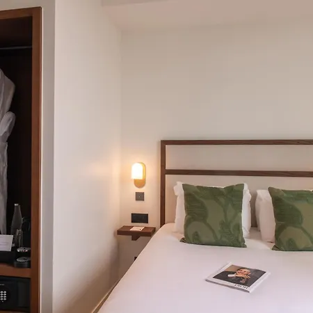 Le Lampika Hotel Parijs